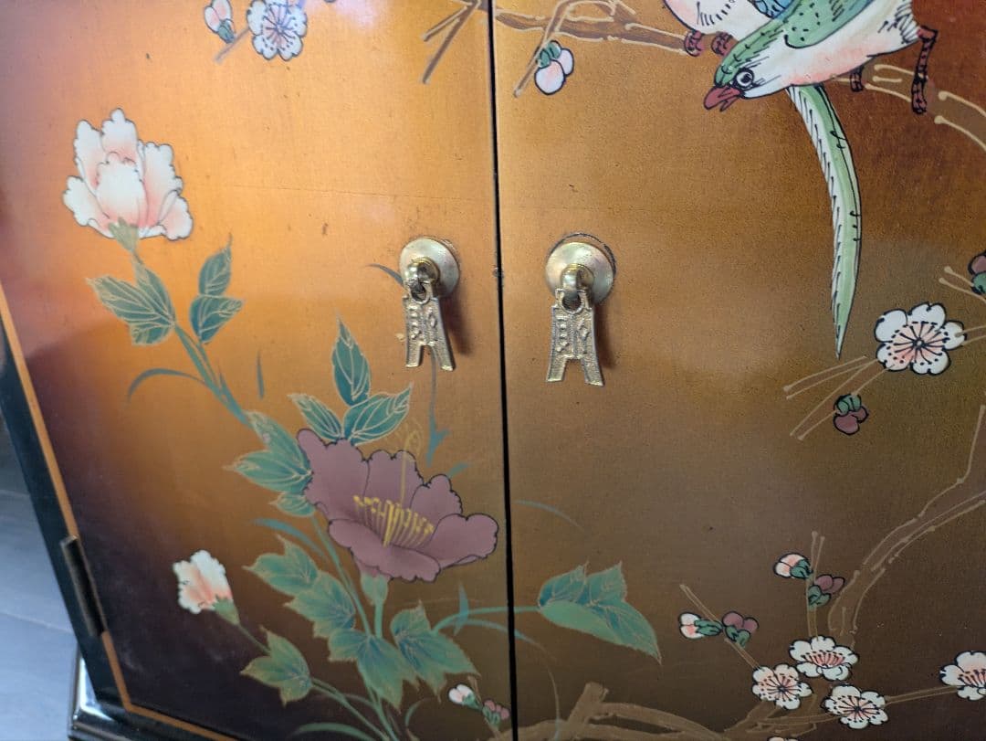 送無料！芸術品　シノワズリ　サイドボード　チェスト　中国家具　金箔　アンティーク