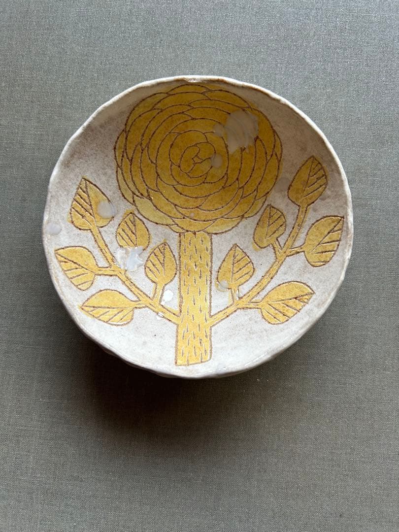 鹿児島睦　小皿　① 黄　花