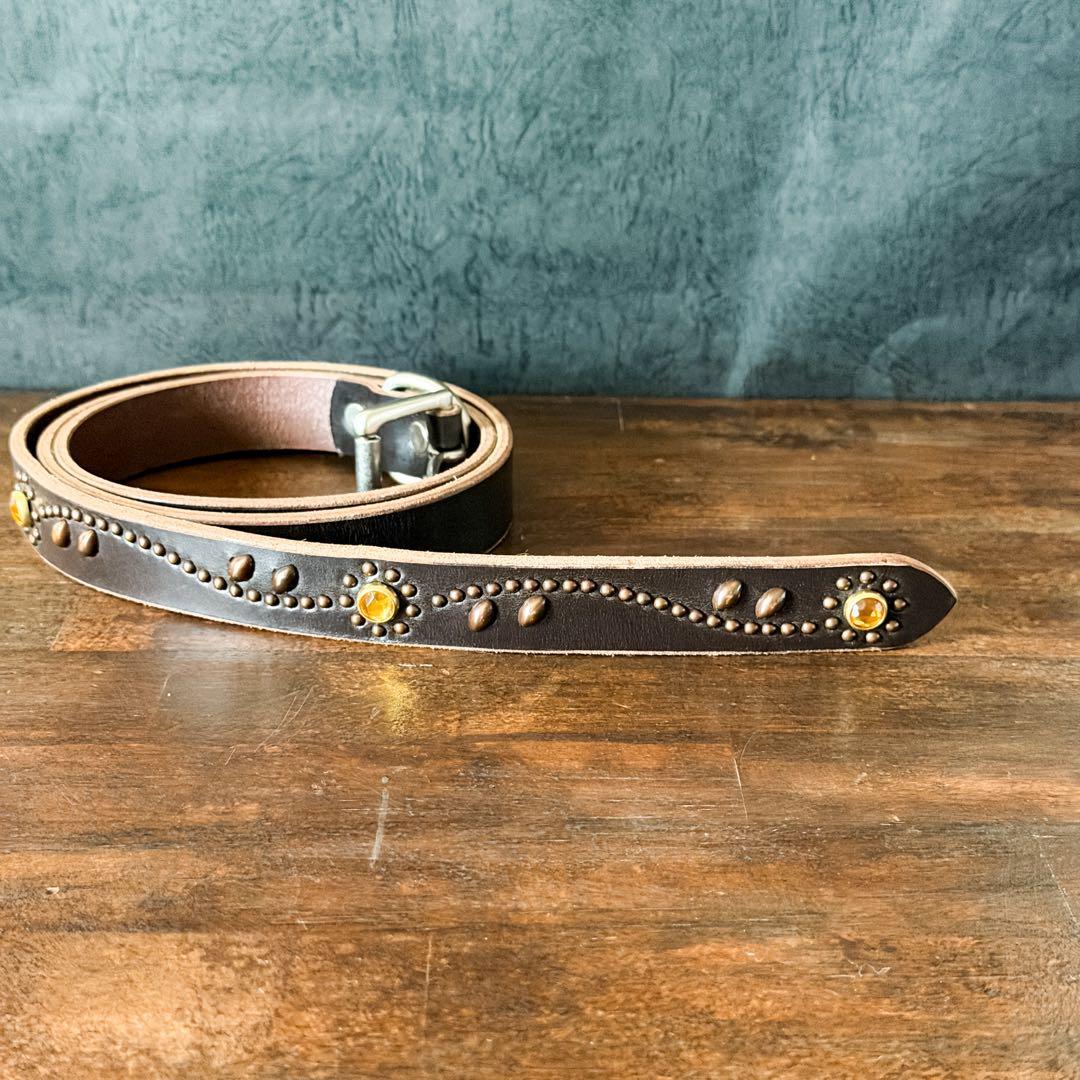 スタッズナローベルトUKサドルフラワーレリック23mm 32inch122cm