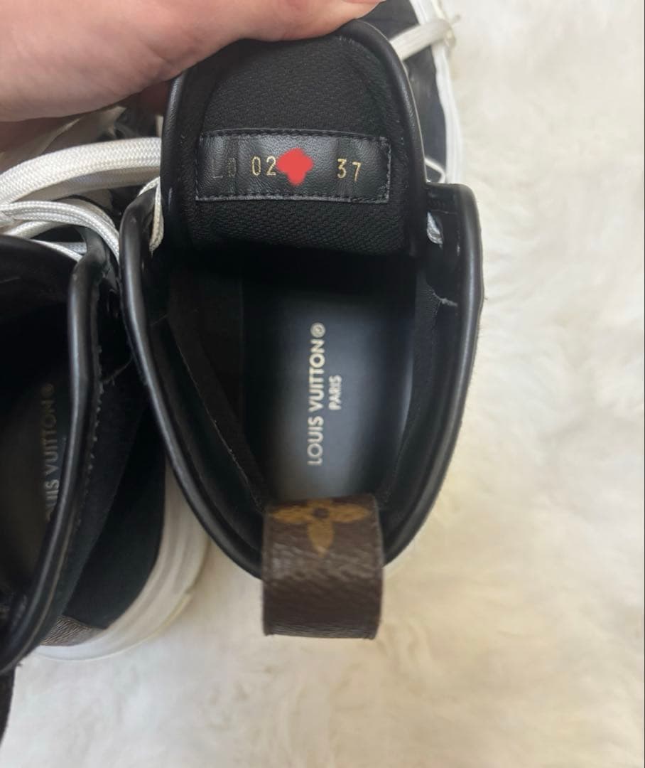 LOUIS VUITTON ハイカットスニーカー
