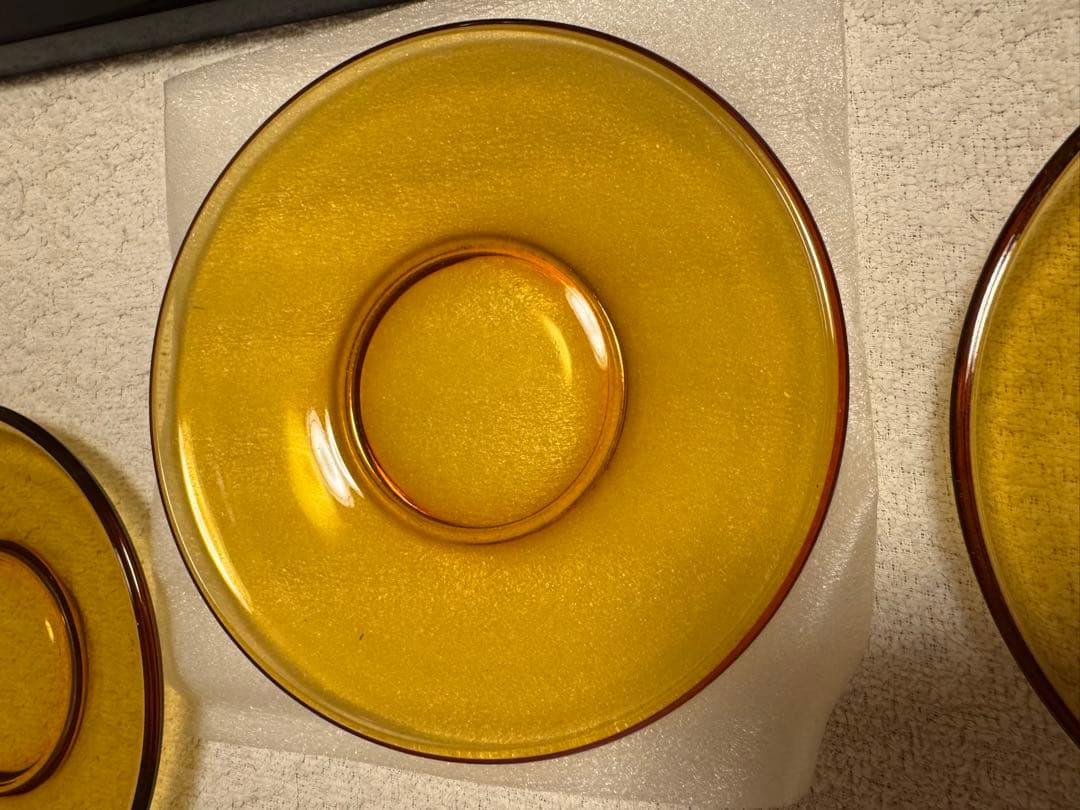 昭和レトロ ガラス食器セット アンバー色 （コップ・皿・灰皿・ミルクピッチャー）