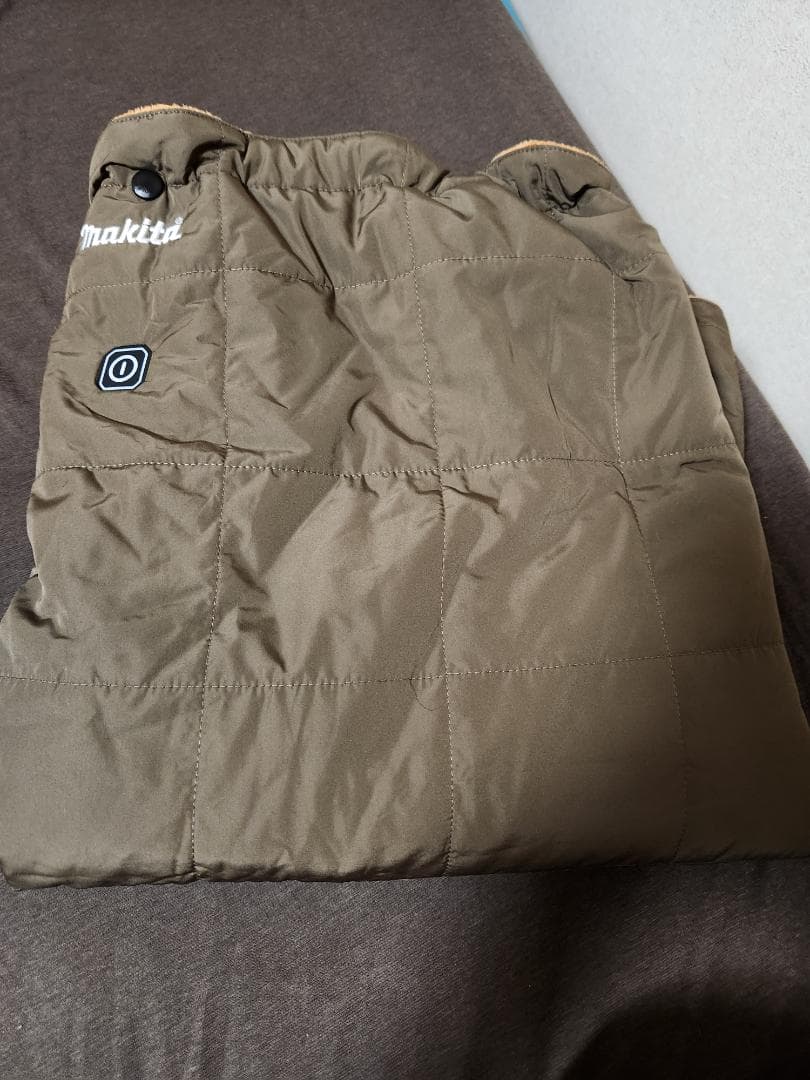 マキタ　暖房ひざ掛けと18ボルトで使える変換アダブター