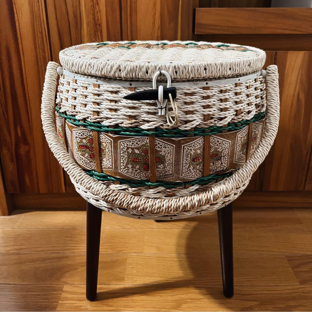 ソーイングボックス　裁縫箱　脚付き　取手付き　かご　レトロ　アンティーク