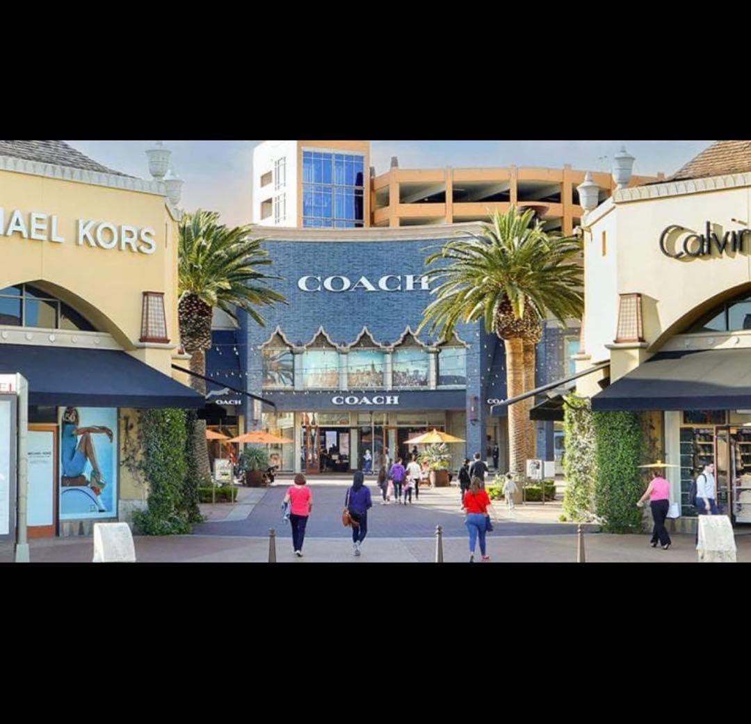 COACHコーチ 高級スムースレザータビーミディアム二つ折り財布