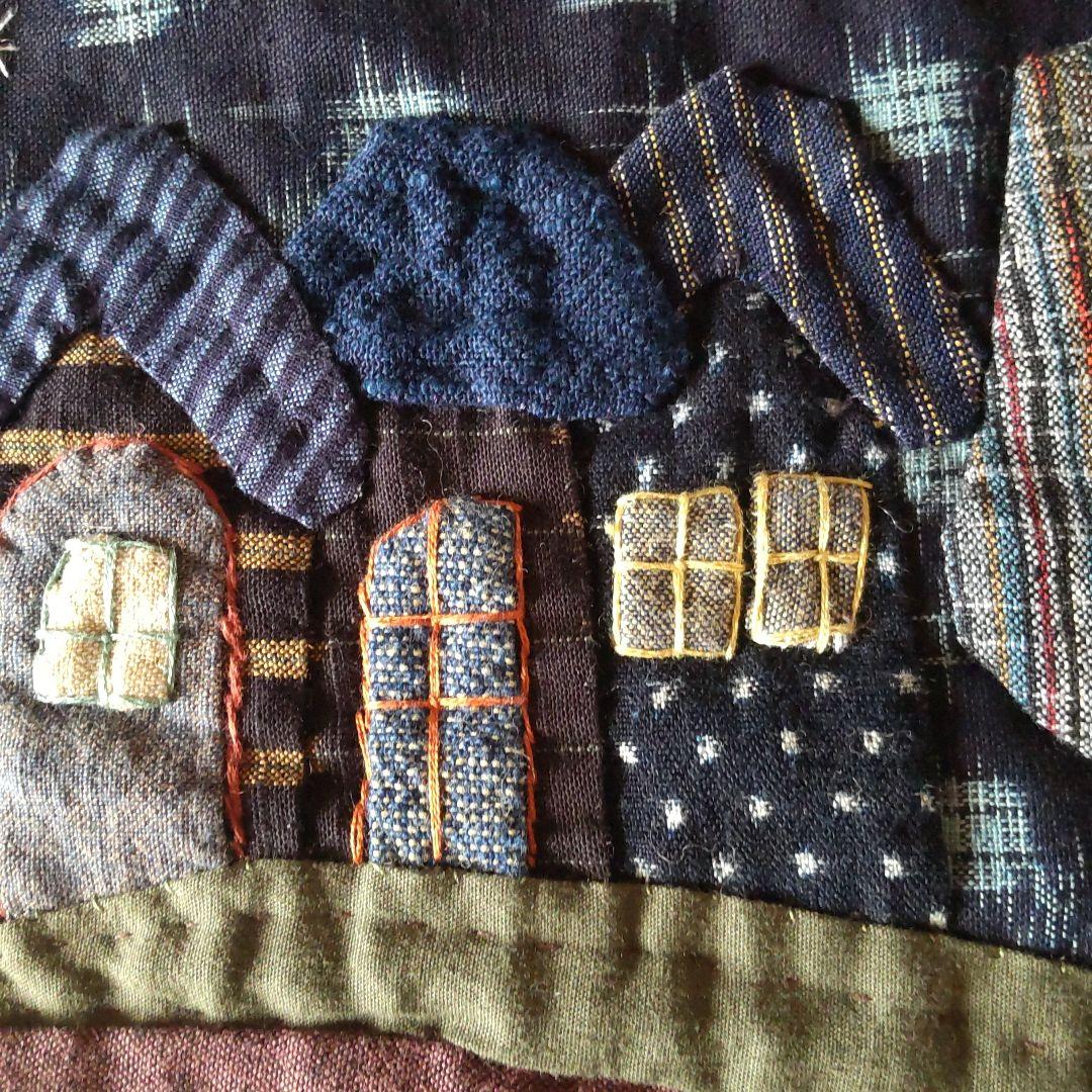 和の古布 夜の星空とハウスの町並みのタペストリー73×51㎝