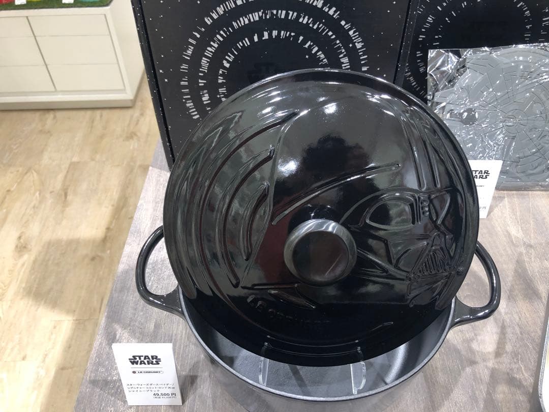 再お値下げ⭐︎ルクルーゼ　スターウォーズ　ココットロンド26cmシャイニーブラック