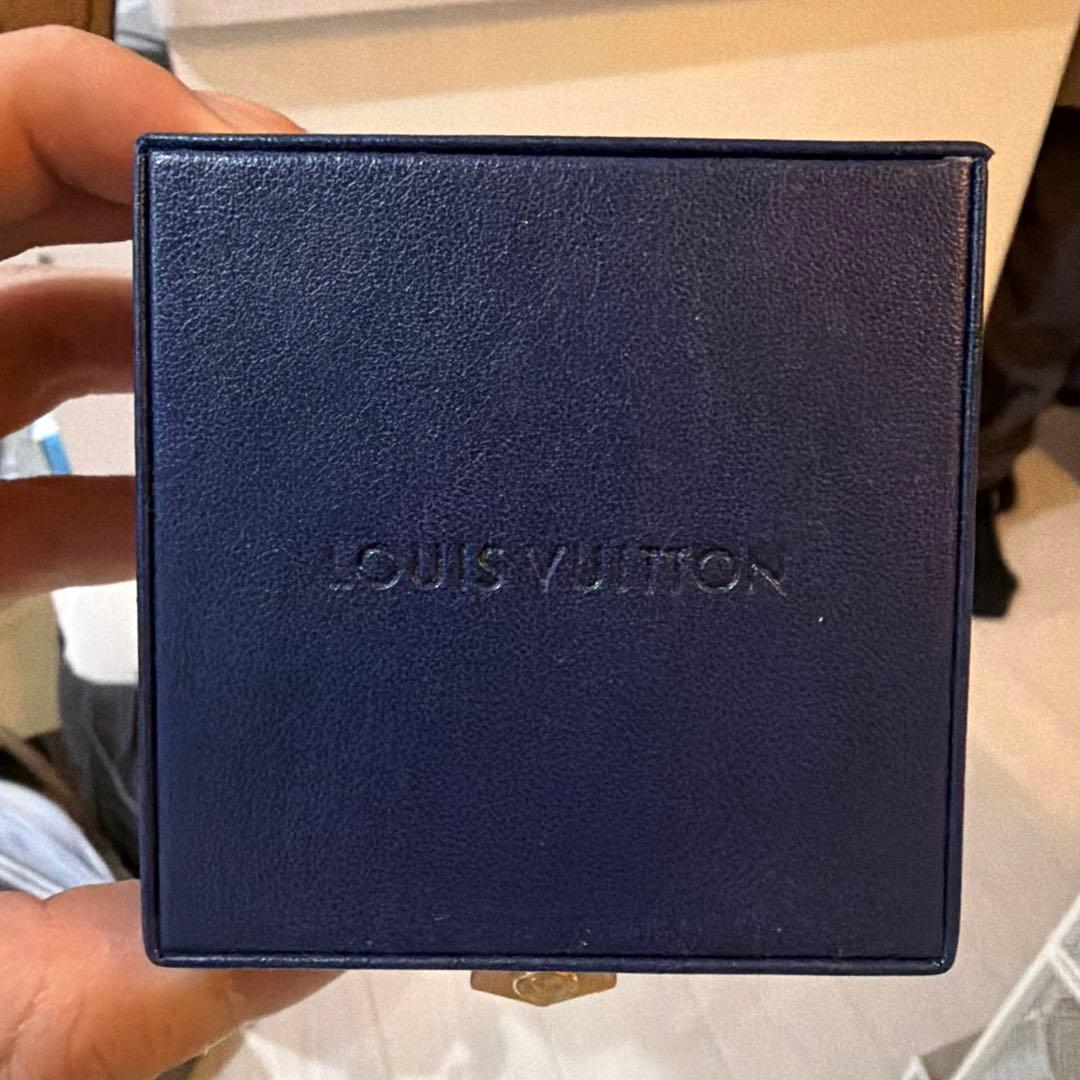 ルイヴィトン　LOUIS VUITTON ロゴピアス 専用ケース付き