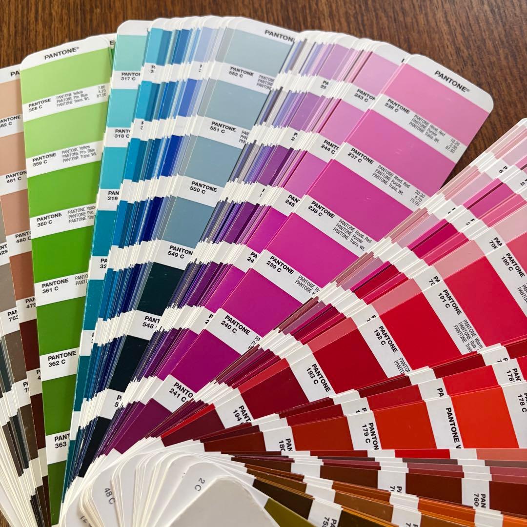 【中古】パントーン 色見本帳 PANTONE PLUS SERIES コート紙