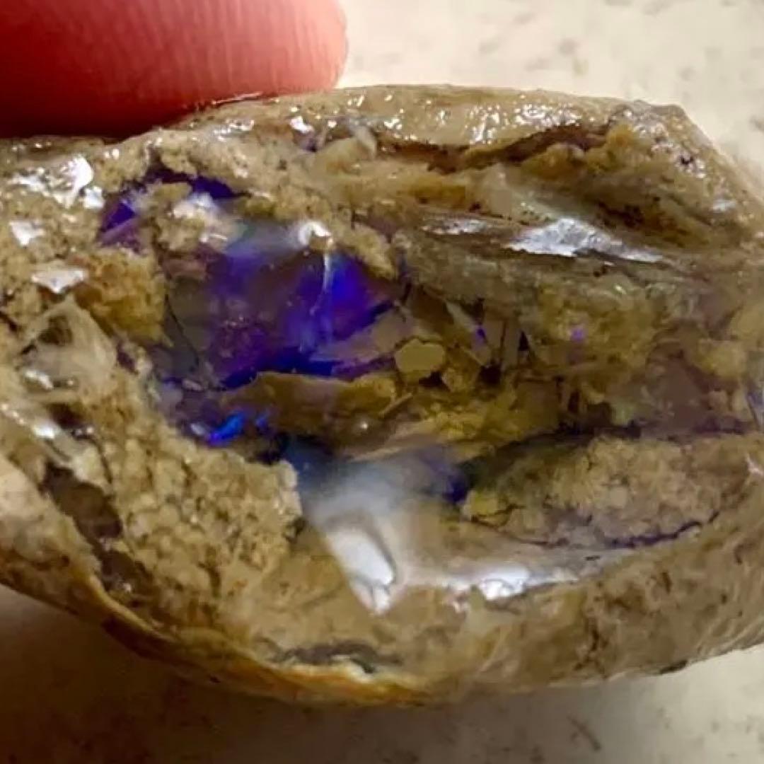 今だけお買い得！素朴で可愛いオパール原石73.5ct/鉱物標本