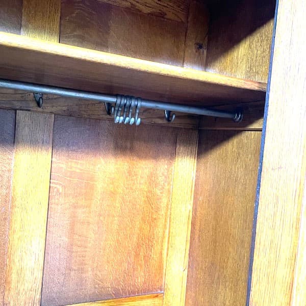 イギリスアンティーク　ワードローブ　洋タンス　クローゼット　ローレリーフ