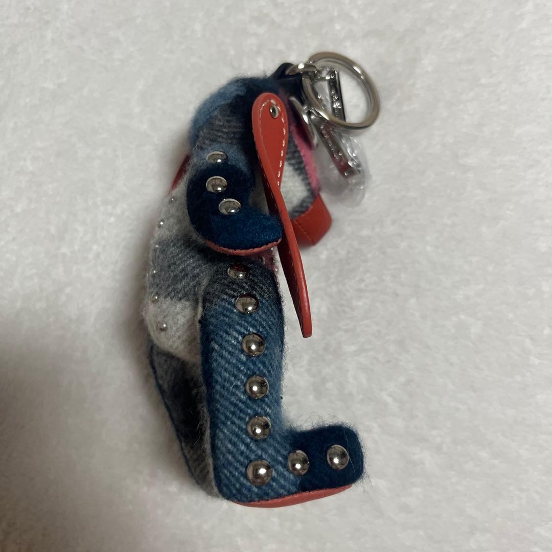 Burberry 犬型キーホルダー