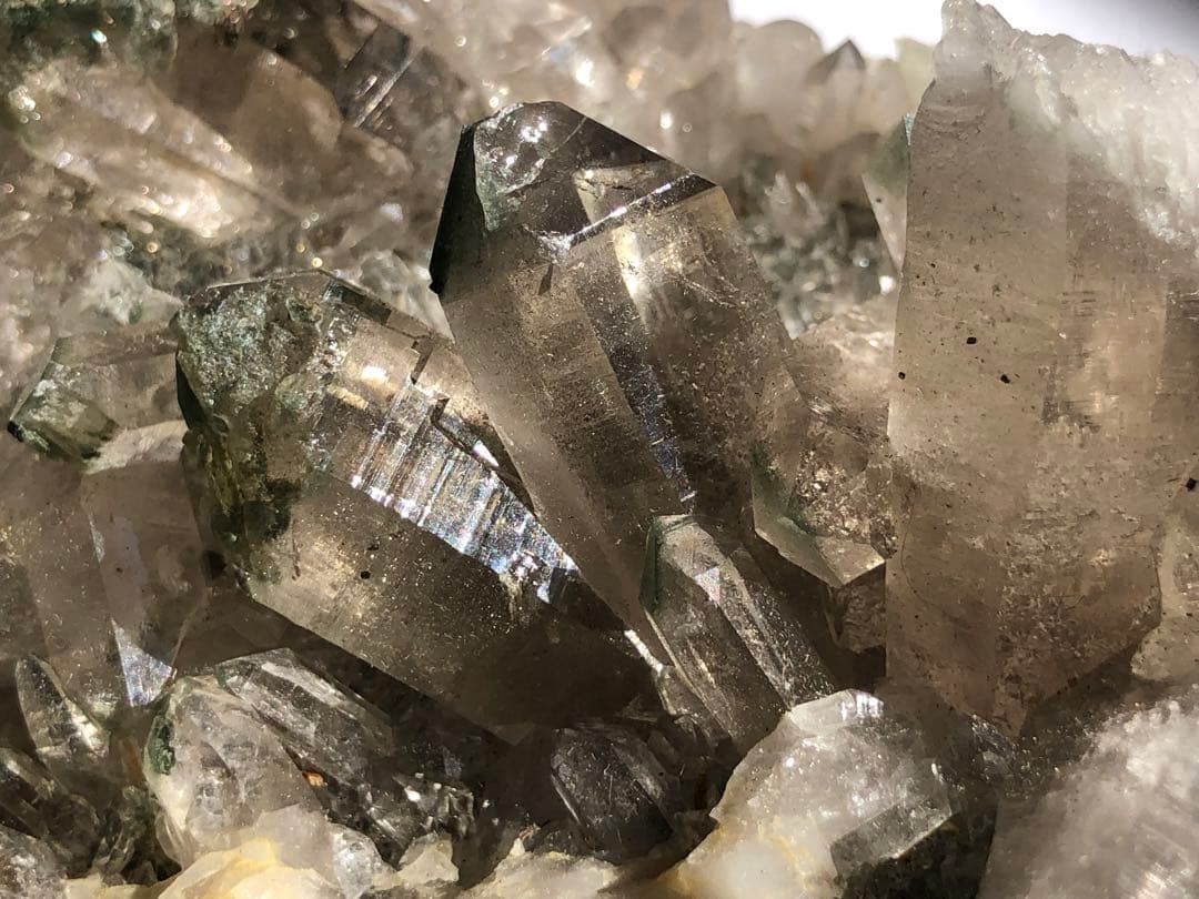 マニハール　ルチルクォーツ　クラスター