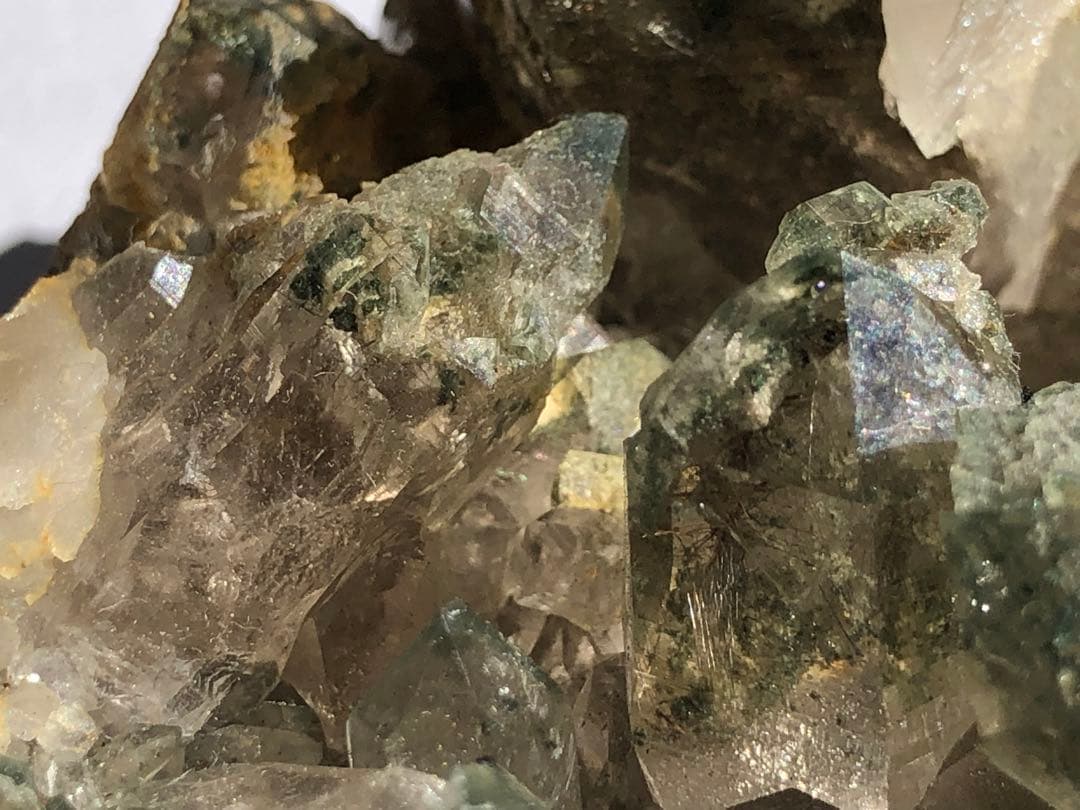 マニハール　ルチルクォーツ　クラスター