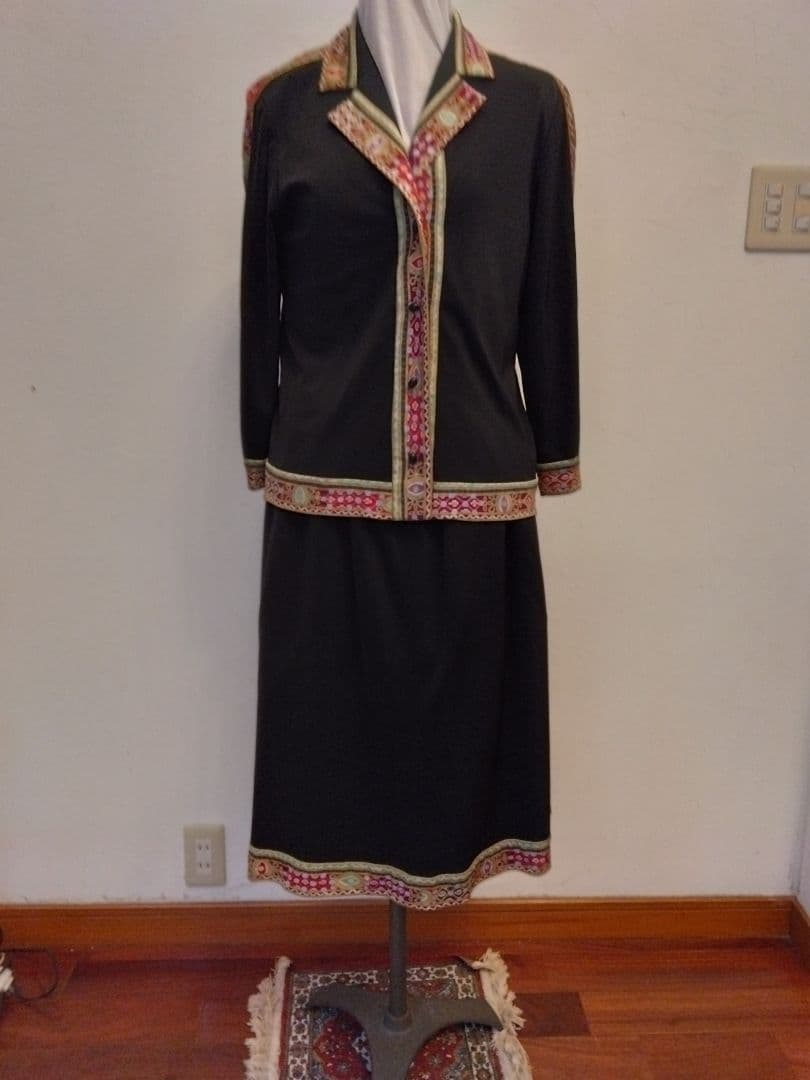 模様入り黒スカートセット