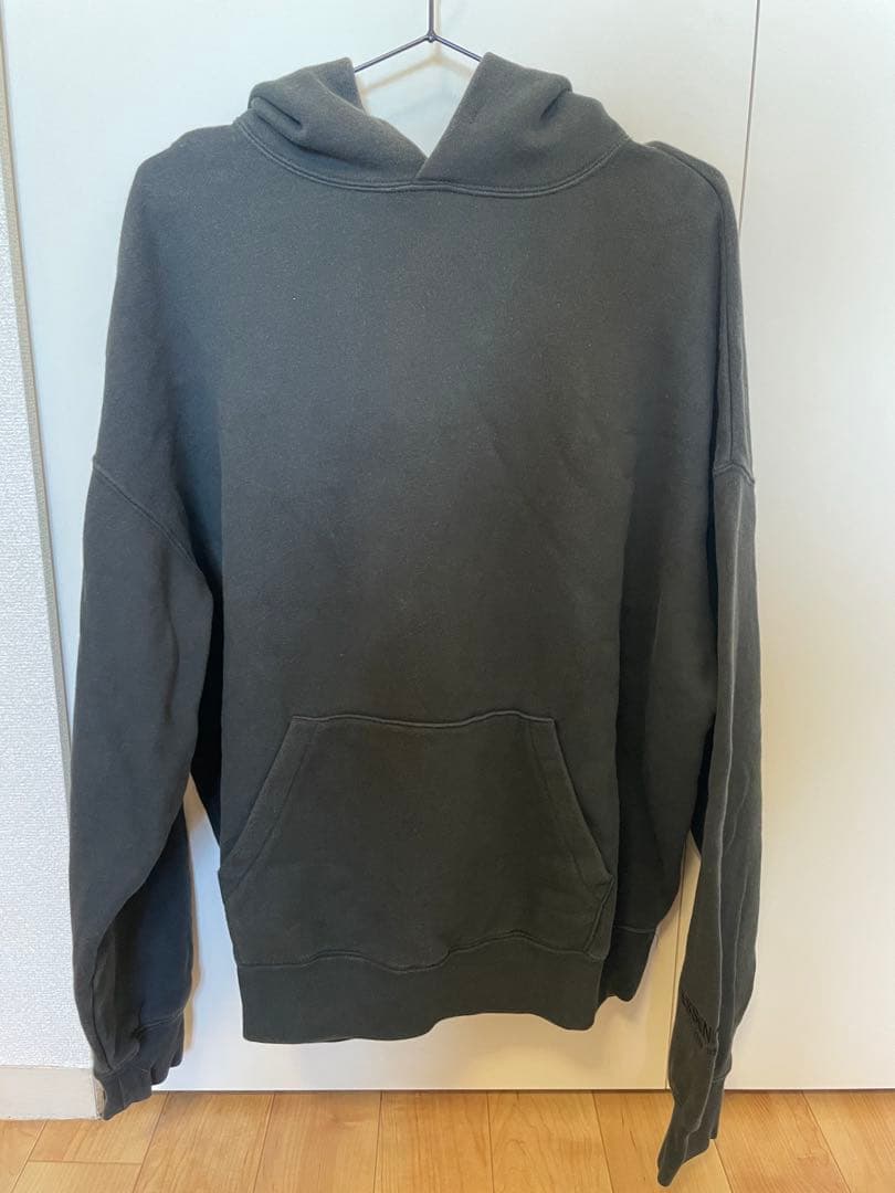 ESSENTIALS フード付きパーカー ブラック