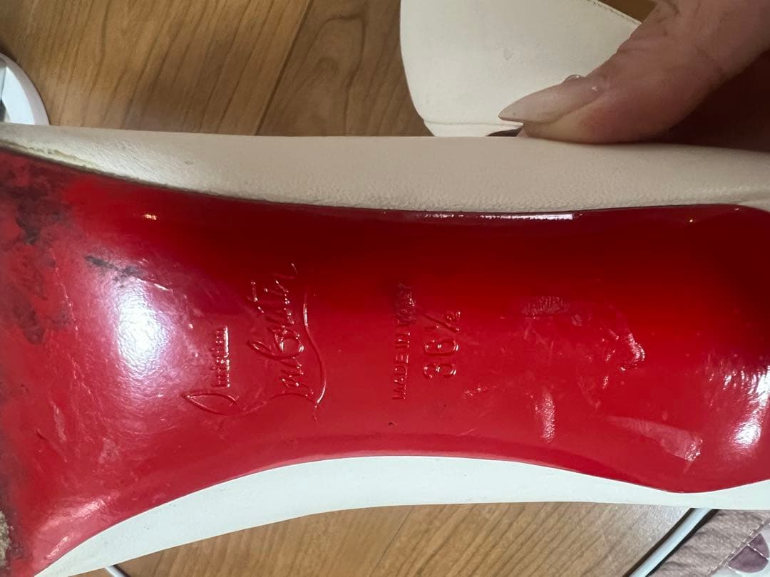 Christian Louboutin ホワイトスタッズハイヒール値下げした