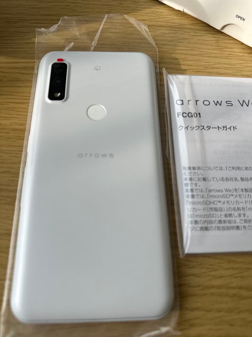 arrows We FCG01 ホワイト　スマホ本体