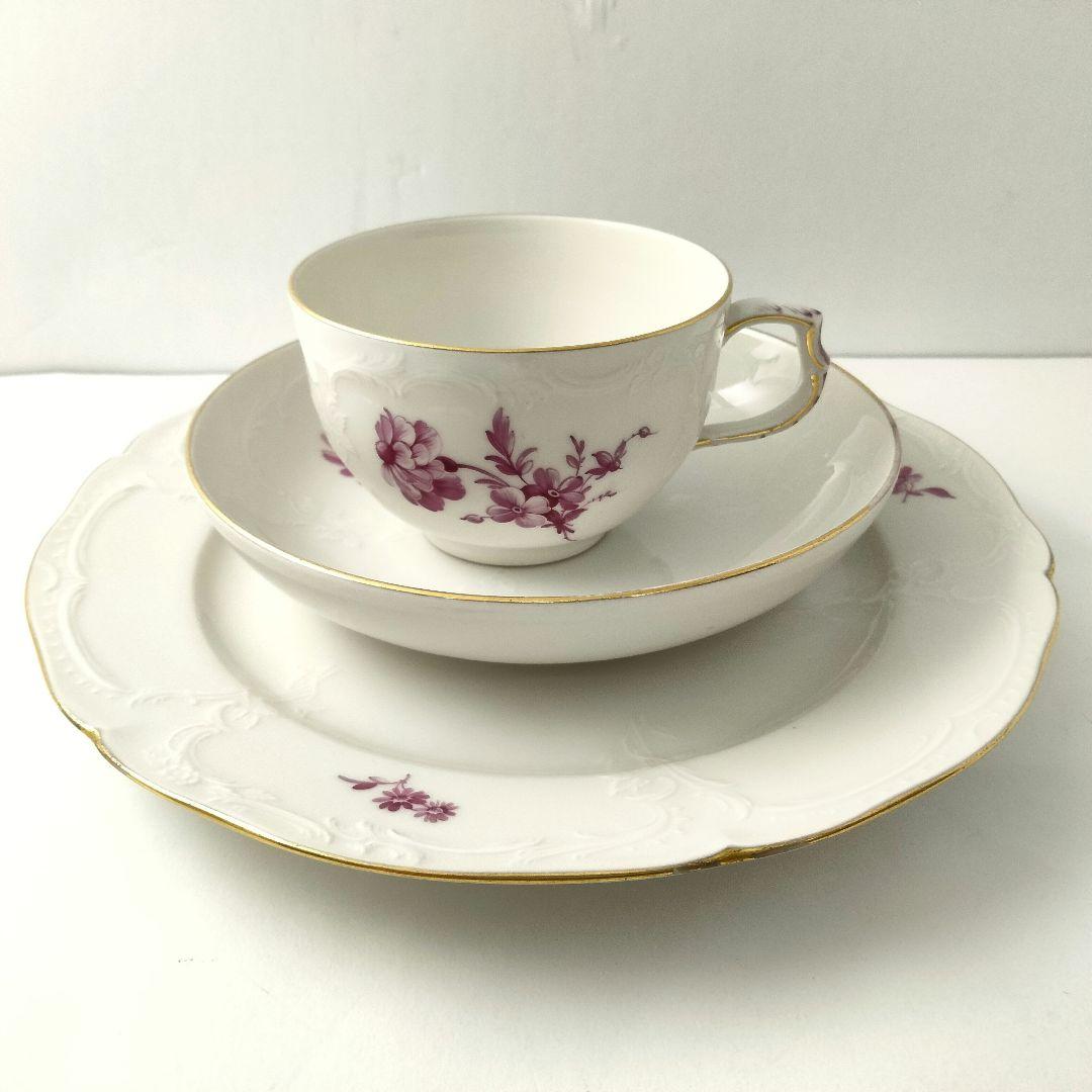 R132 KPM ベルリン王立磁器製陶所 手描花文レリーフ入り トリオ