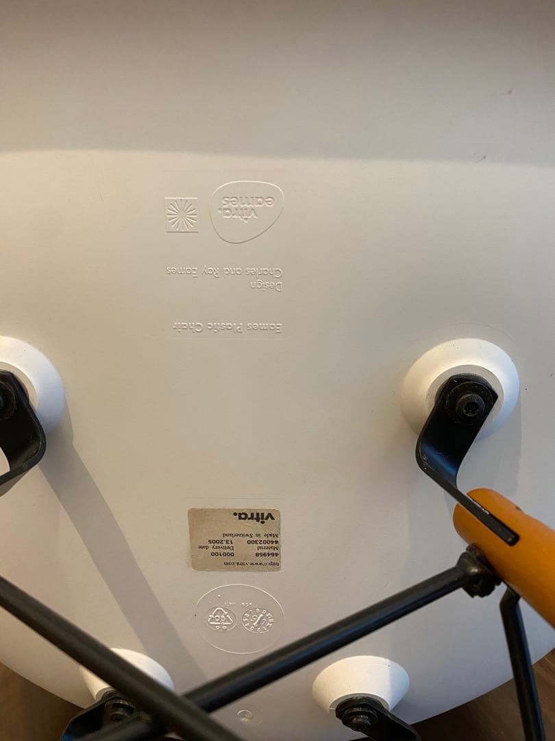 イームズ　シェルチェア　ウッドベース　ホワイト