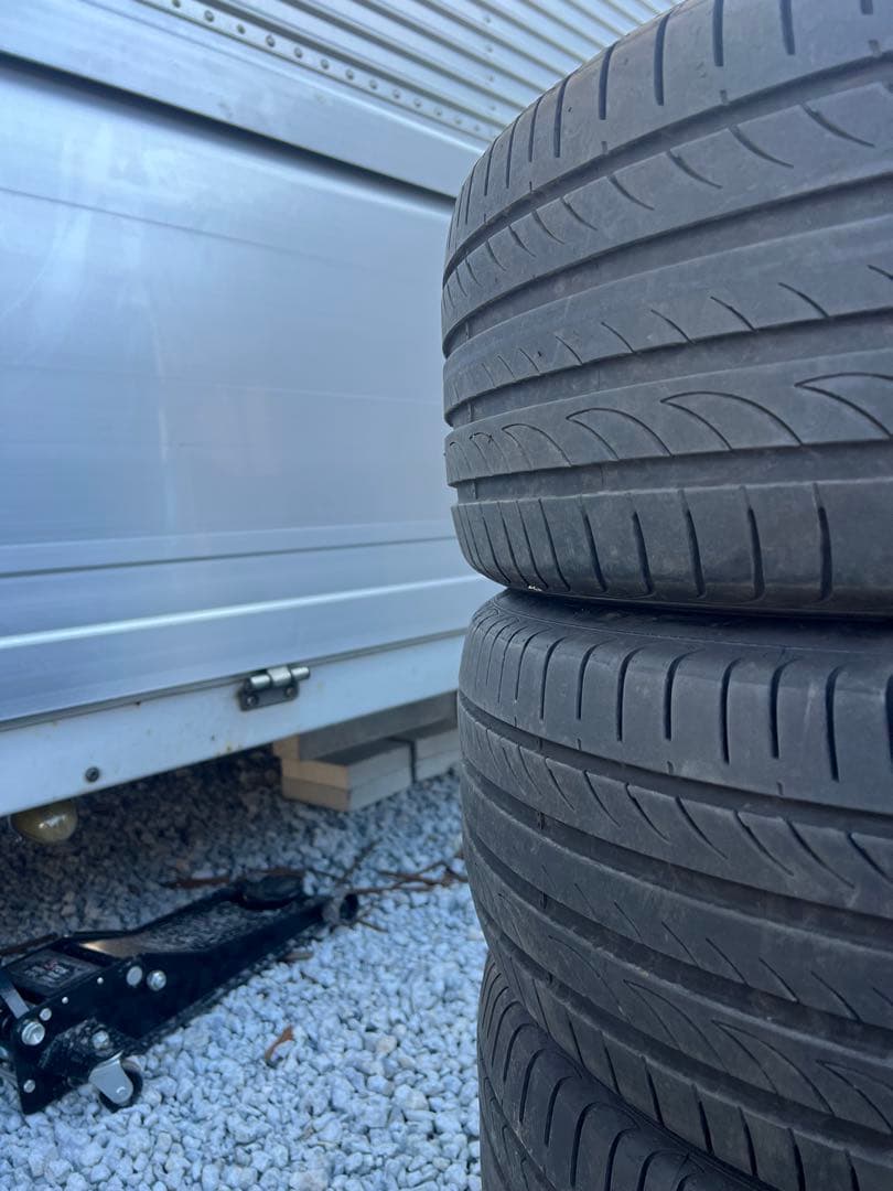 ピレリ　パワジー　245/45r18 24年製　美品