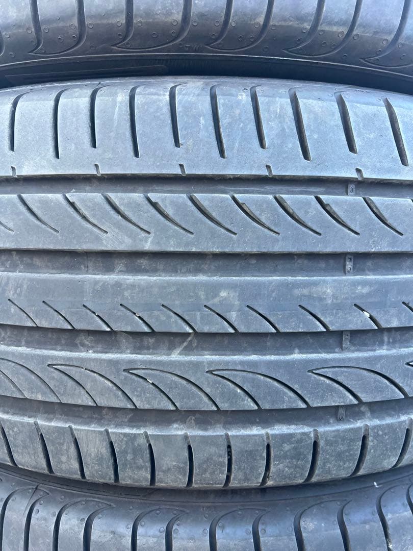 ピレリ　パワジー　245/45r18 24年製　美品
