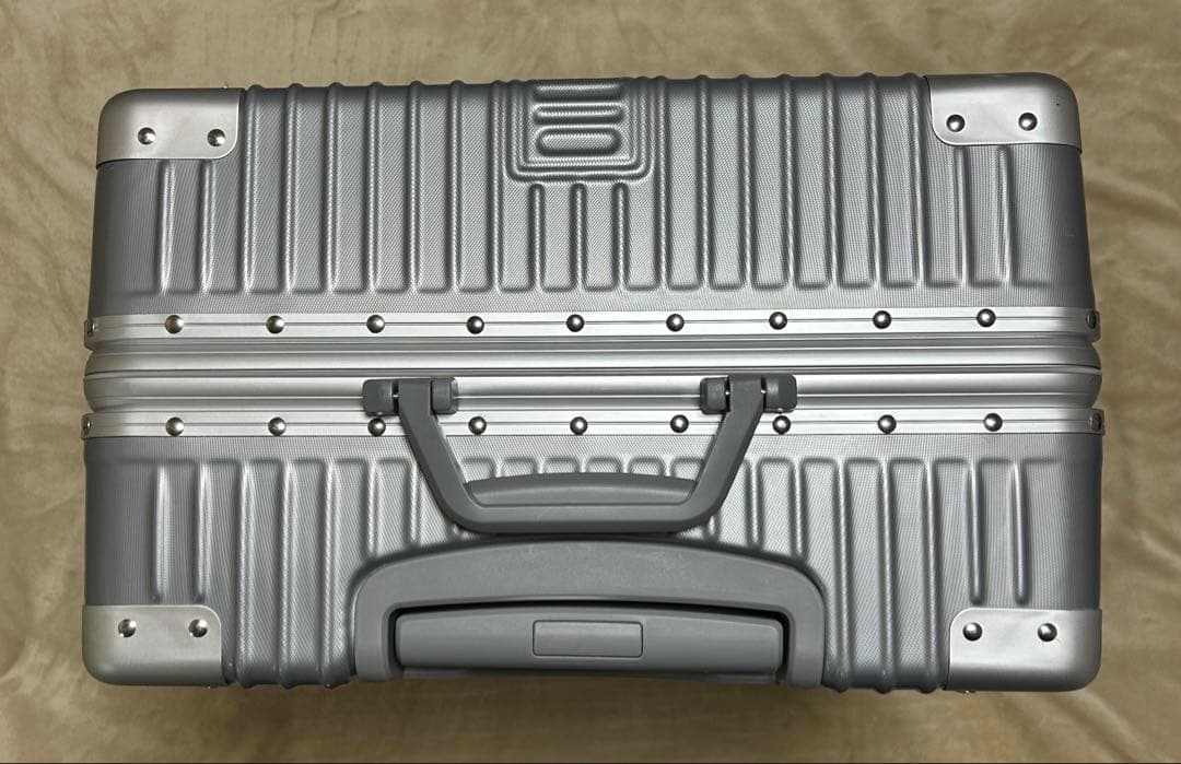 【1回のみ使用】キャリー スーツケース ミニキャリー シルバー TSAロック