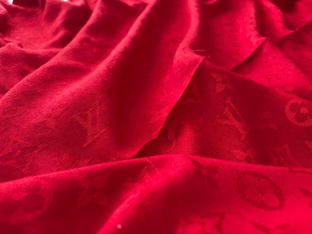 LOUIS VUITTON ルイヴィトン 大判 ショール モノグラム ／レッド