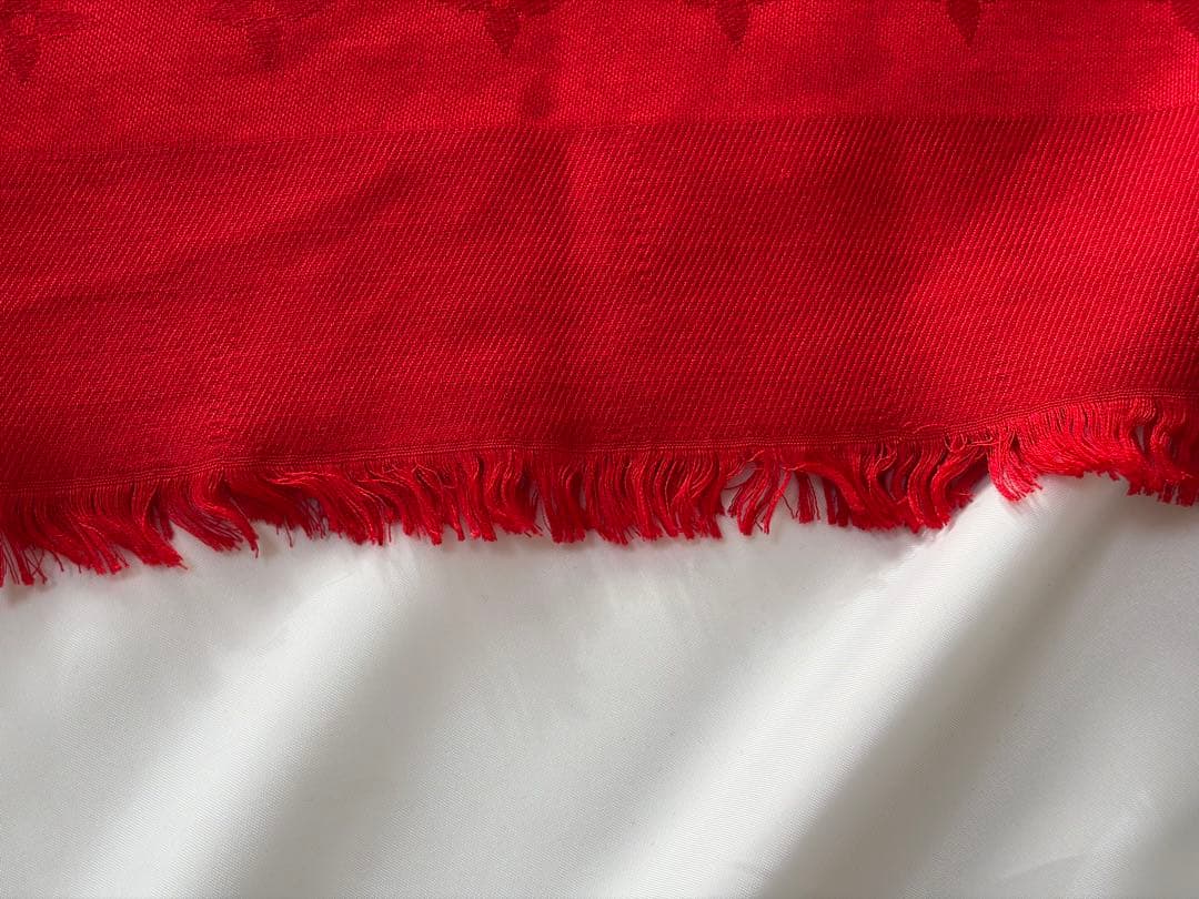 LOUIS VUITTON ルイヴィトン 大判 ショール モノグラム ／レッド