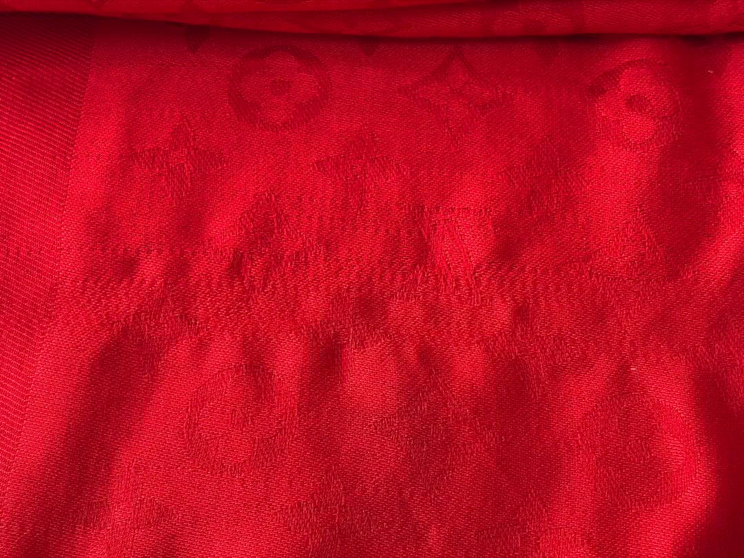 LOUIS VUITTON ルイヴィトン 大判 ショール モノグラム ／レッド