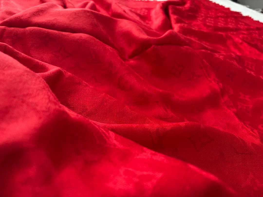 LOUIS VUITTON ルイヴィトン 大判 ショール モノグラム ／レッド