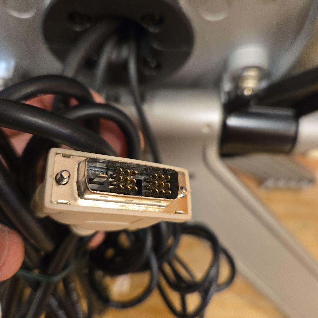 【C】Wacom 液晶タブレット Cintiq 22HD DTK-2200