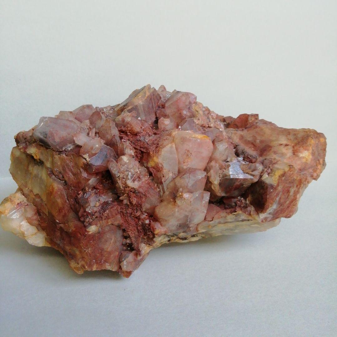 天然石　 原石レッドファントム クライスラー5.6kg台座付き