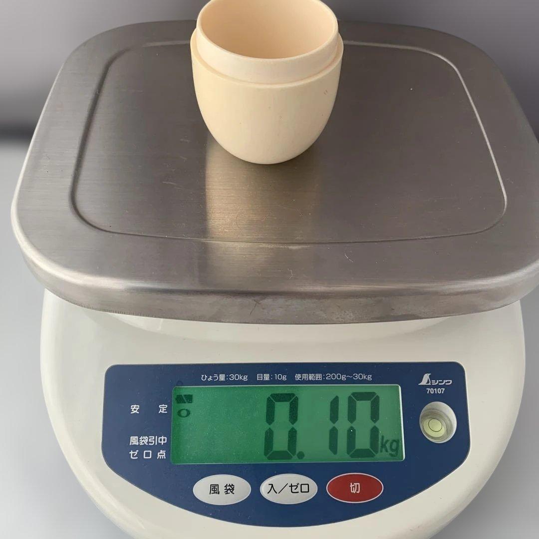 蓋付き保存容器　高さ7cm, 幅5.5cm