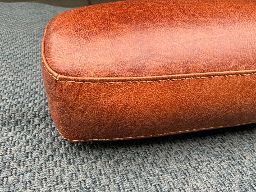 ① unico　SUABI　スアビ　レザーソファ　ヘッドレスト　仙台　宮城