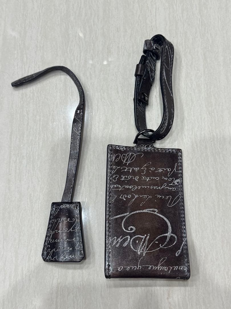 美品！ベルルッティ フルカリグラフィ 全面 シルバーパティーヌ スーツケース