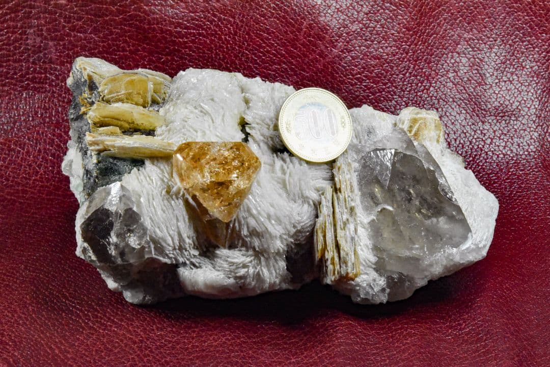 ★パキスタンスカルドゥ産 ウイスキートパーズ＆フローライト＆スモーキークォーツ