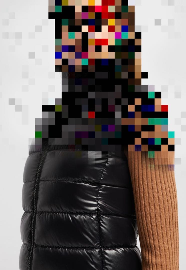 ブラック ダウンベスト ロゴパッチ付き