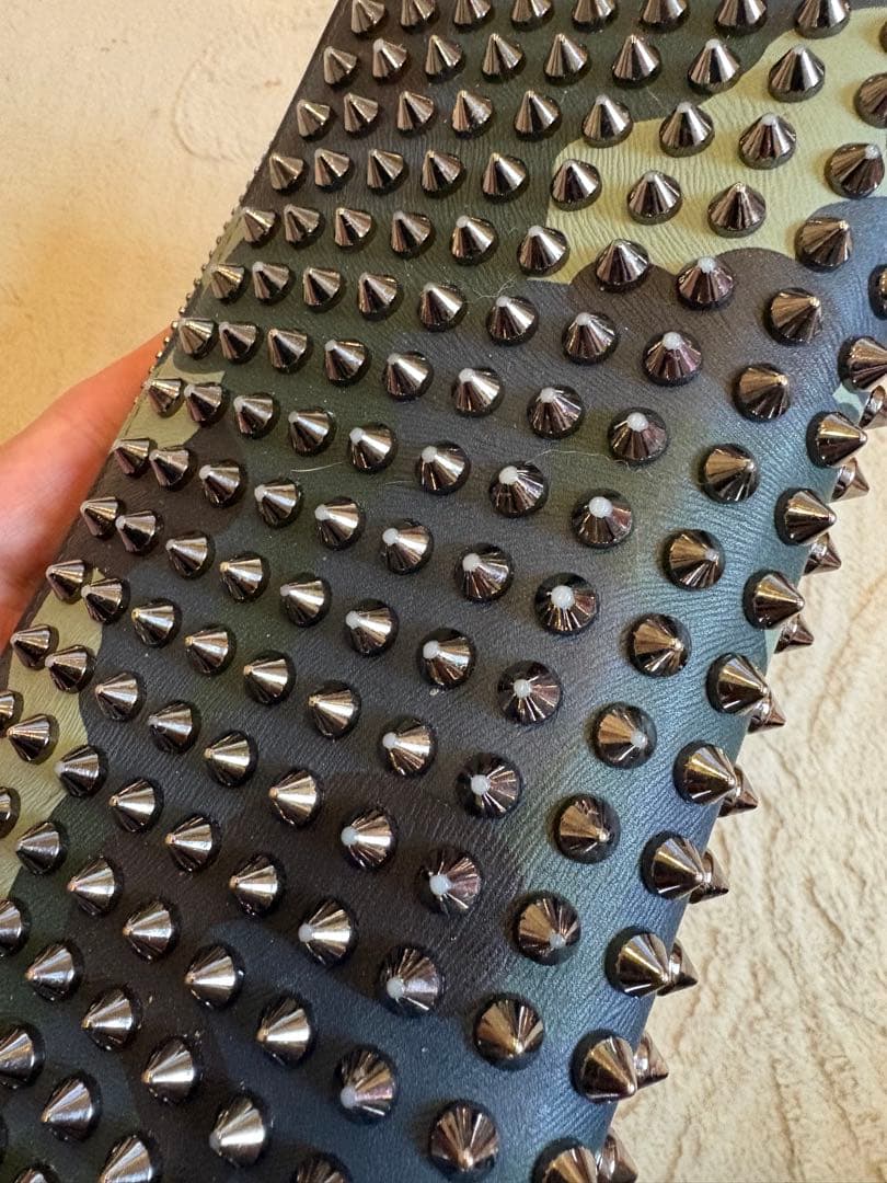 ルブタン 迷彩 スタッズ 長財布 クリスチャンルブタン