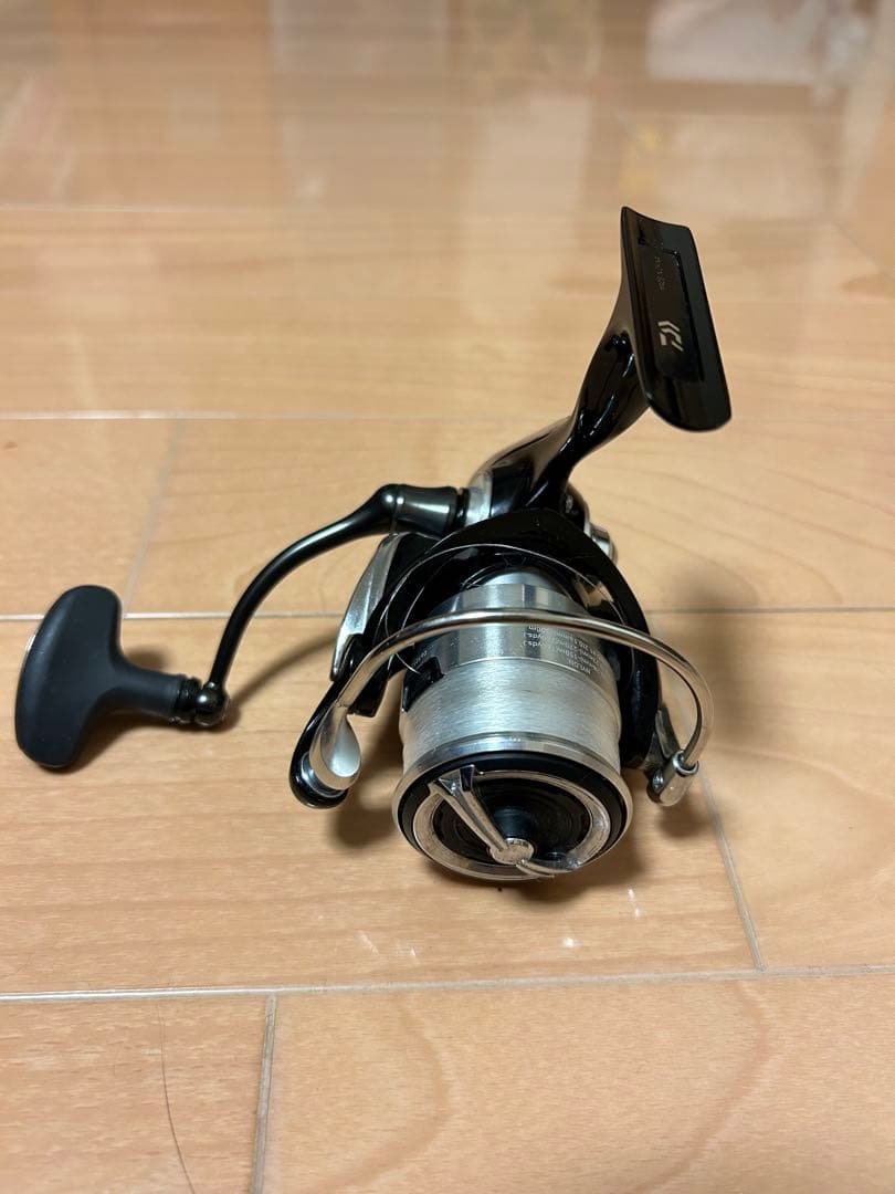 LEXA 2500D スピニングリール ブラック/シルバー