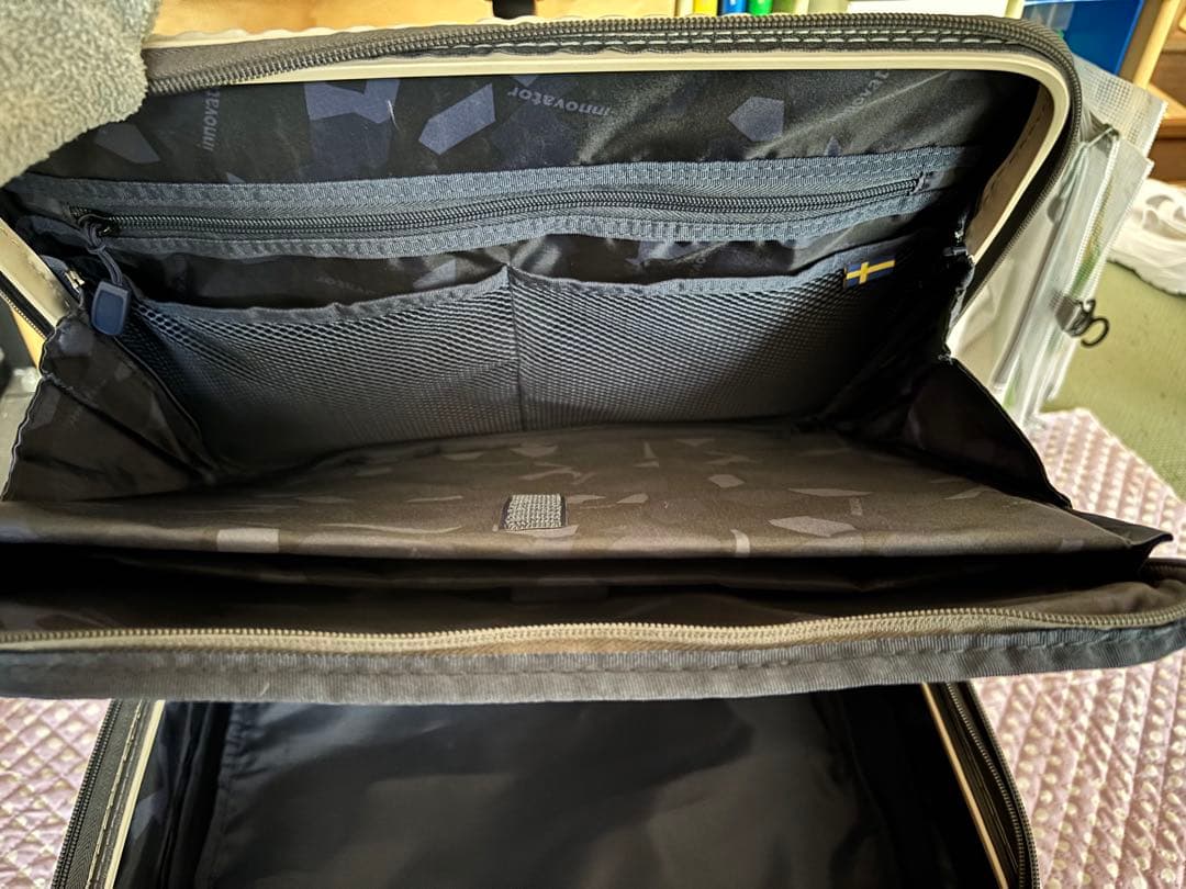 イノベーター 横型スーツケース 多機能モデル INV20