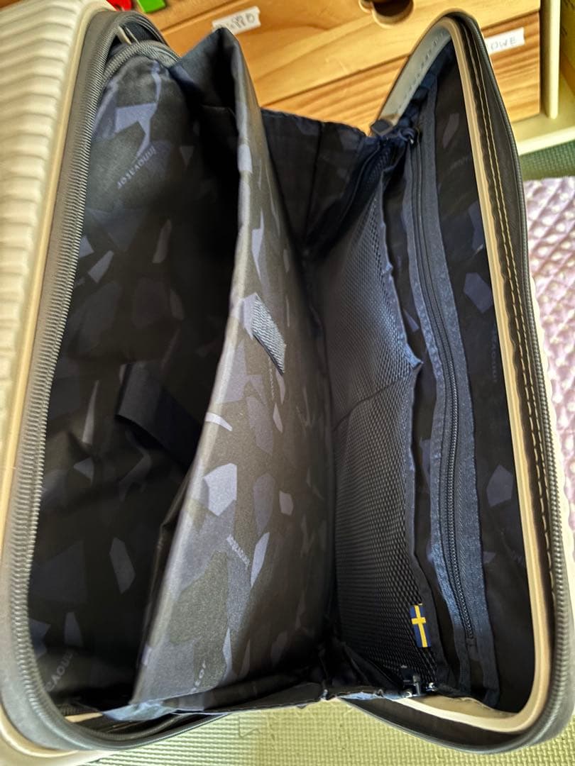 イノベーター 横型スーツケース 多機能モデル INV20