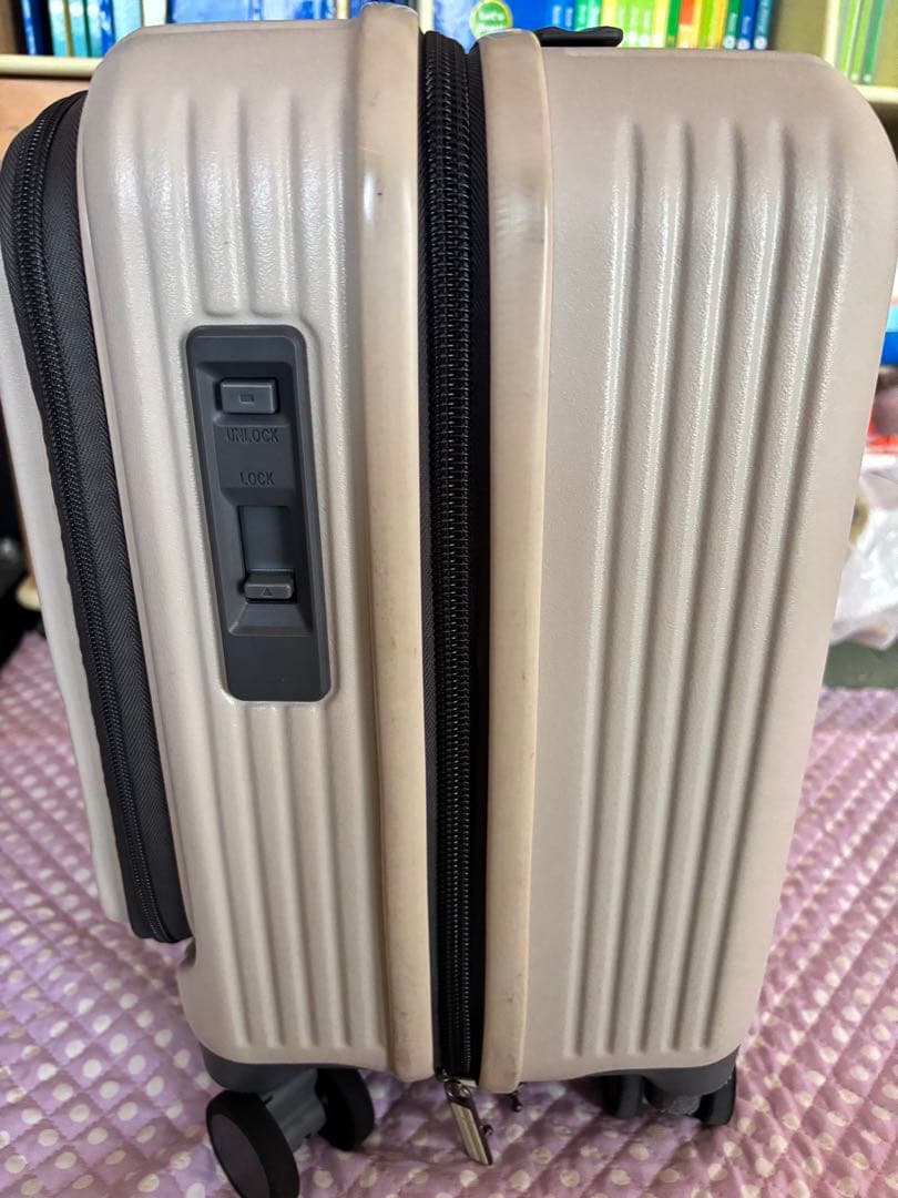 イノベーター 横型スーツケース 多機能モデル INV20