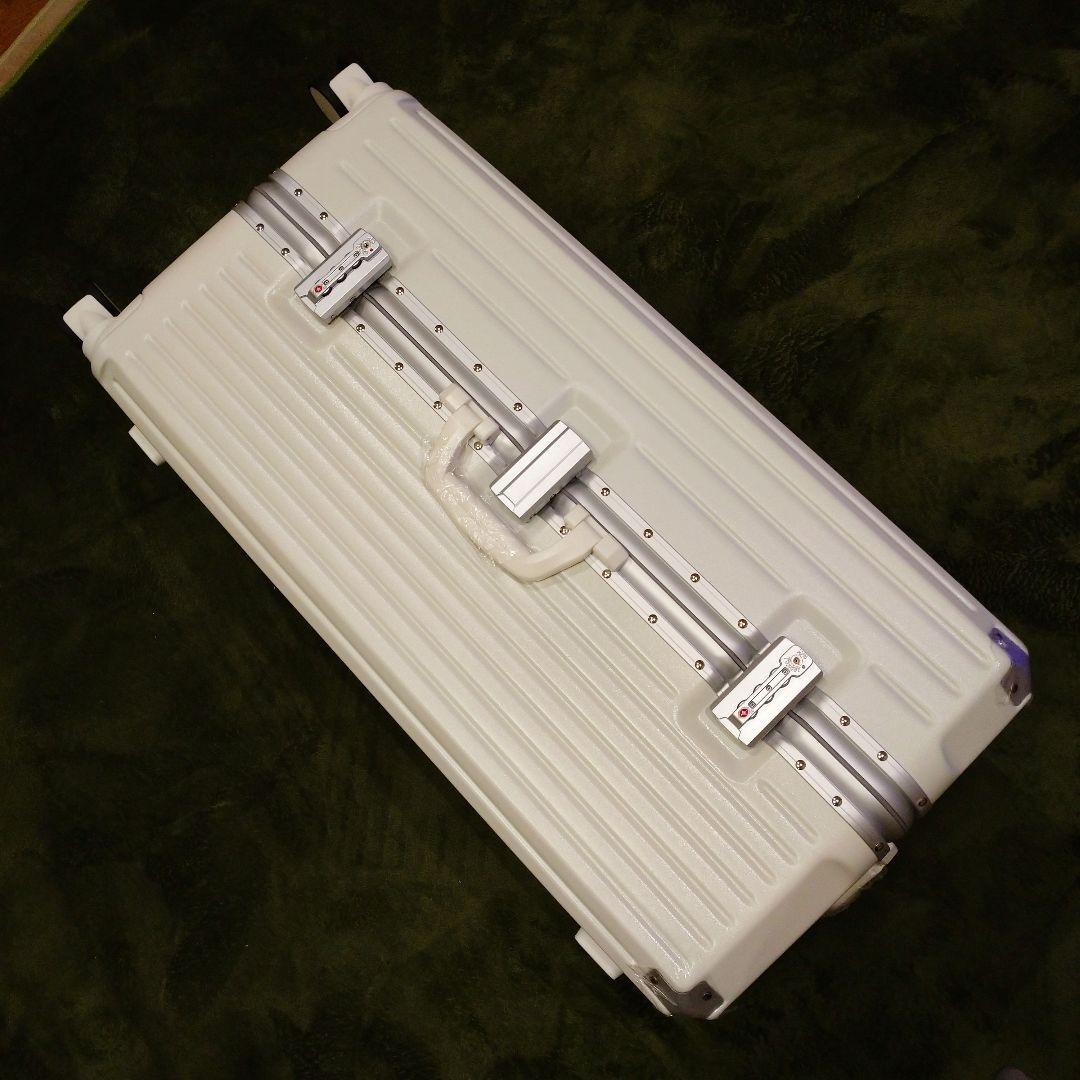 【タンスのゲン】大容量キャリーケース。スーツケース カップホルダー付 アルミ