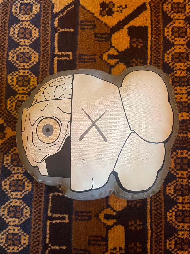 希少　kaws original fake cushion pillow
