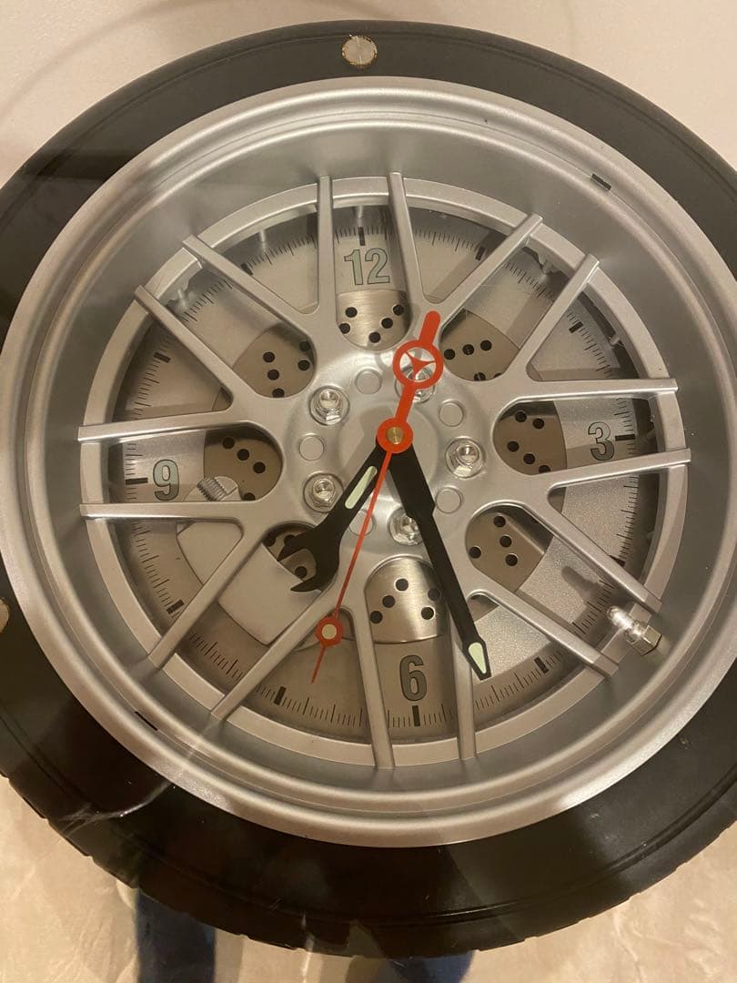 ホイールデザイン置時計とテーブルセット