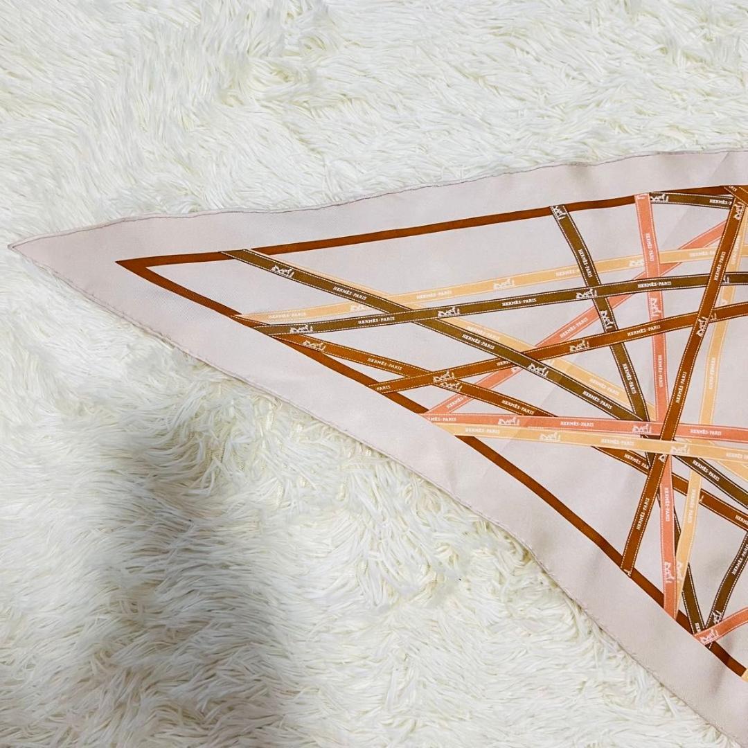 HERMES エルメス トライアングルカレ スカーフ シルク