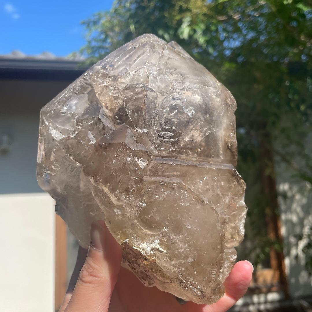 お値下げ　特大　スモーキーエレスチャル水晶　原石　1900g