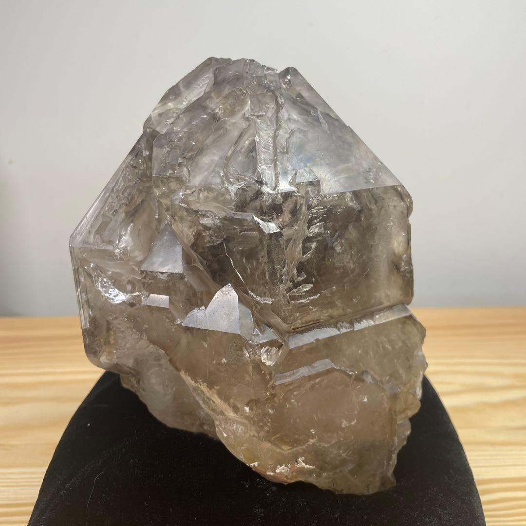 お値下げ　特大　スモーキーエレスチャル水晶　原石　1900g