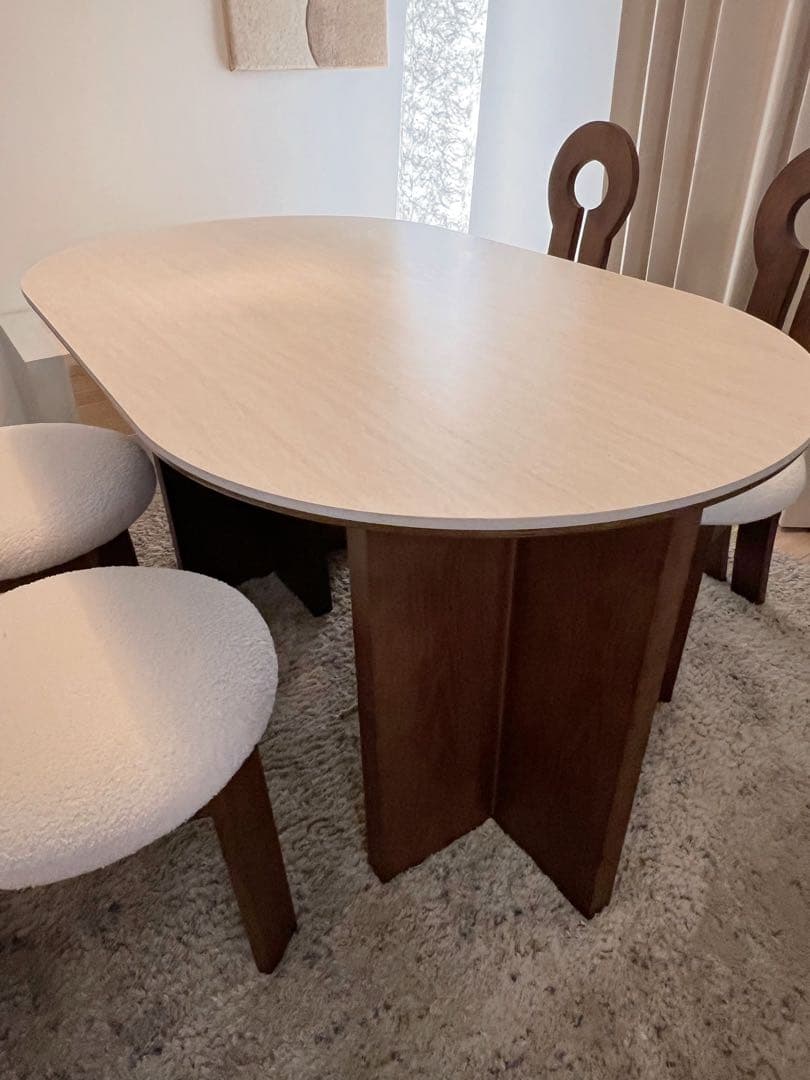 モダン楕円形ダイニングテーブル