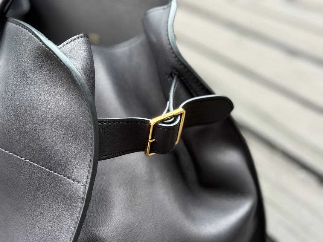 バッグ NNNThe Row Soft Margaux 17 Bag Black